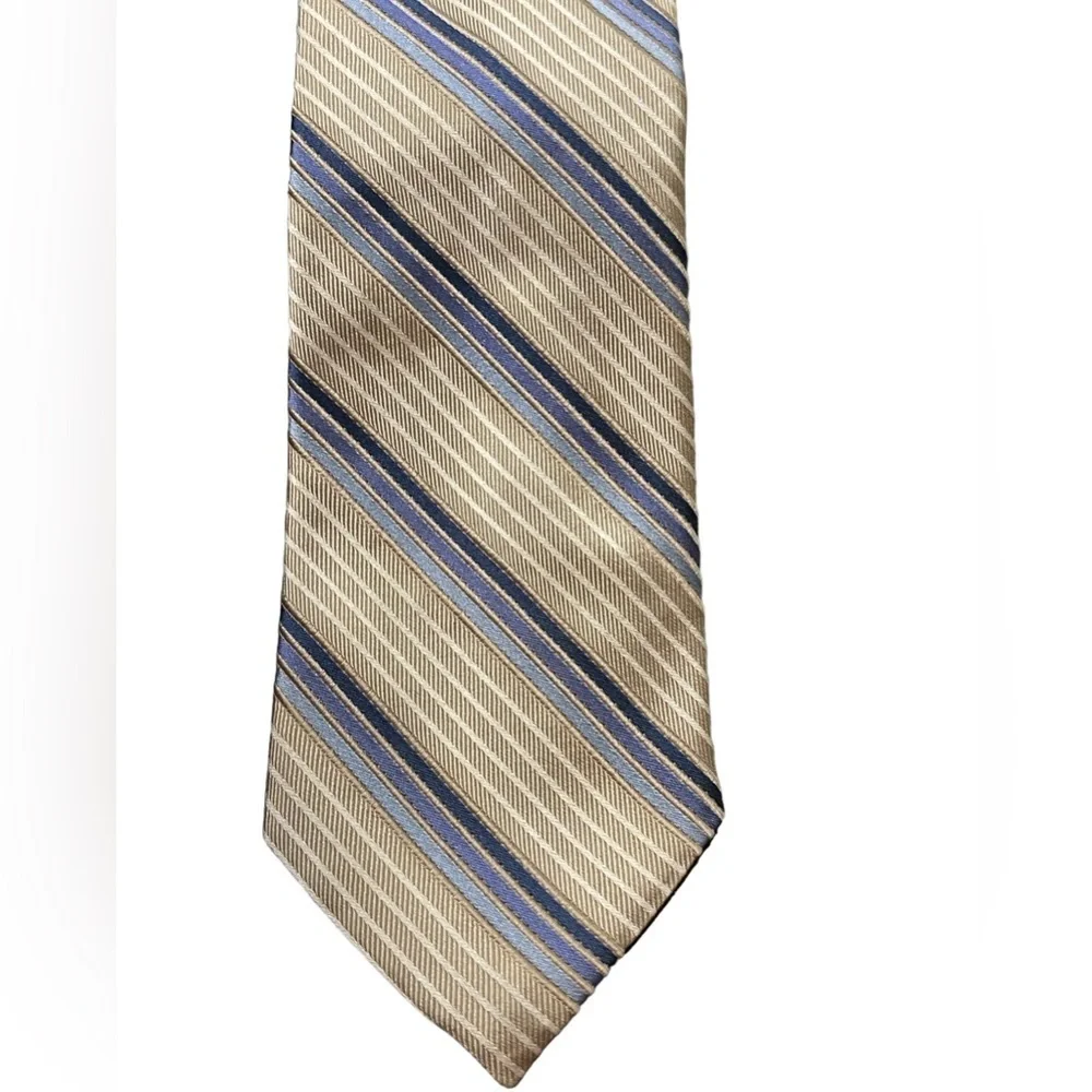 🔥👔FACONNABLE 100% silk tie. Tan with cream and blue stripes. Mint condition‼️